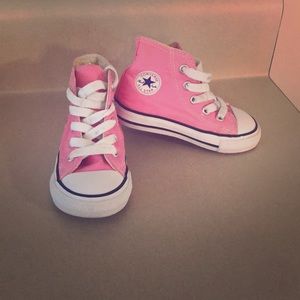 Size 6 toddler pink high top converse